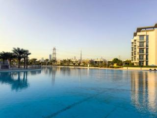 Premium 1BR Haven with Burj Khalifa, City Skyline Views, Pool, Gym & Balcony - Dubai - 3