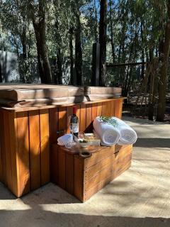 Luxury Tranquil Treehouse & Hot Tub - 0