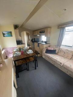 Superb 8 Berth Caravan At Seawick Holiday Park In Essex, Ref 27075Sw - Clacton-on-Sea - 7