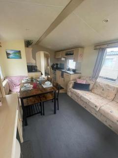 Superb 8 Berth Caravan At Seawick Holiday Park In Essex, Ref 27075Sw - Clacton-on-Sea - 2