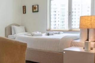 FIRST CLASS 2BR Cozy Beachfront Escape - Dubai - 4