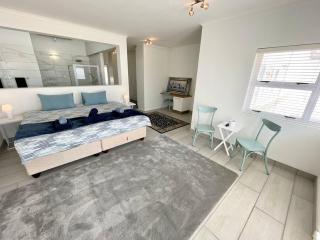Dolphinbeach Seafront Villa - Langstrand - 1
