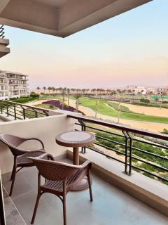 Golf view & Terrace at UptownCairo - Cairo - 7