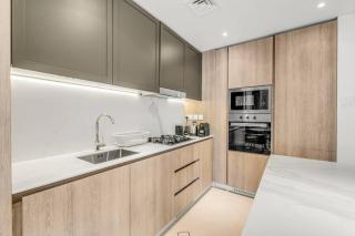 Waves - Spacious 1BR with Balcony in JVC - Dubai - 2