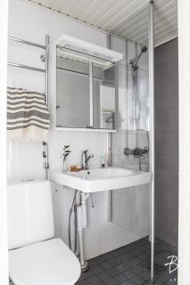 QUIET HAVEN - Fast WiFi, Functional Living, Remote Work, Doorstep Parking - 6