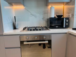 ASHRI Luxurious Apartment with Breathtaking Views in Azizi Creek Views, Fawad - Dubai - 3