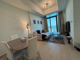 ASHRI Luxurious Apartment with Breathtaking Views in Azizi Creek Views, Fawad - Dubai - 2