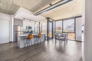 Freshly Minted 2BR - Elegance & Comfort in Central Chicago - 3