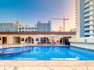 FIRST CLASS Stylish Studio in Dubai with Gym, Pool, and Free Parking - Dubai - 4