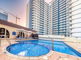 Chic Studio Stay with Gym, Pool, and Kitchenette - Dubai - 0
