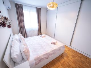 Chic Riverview Apartment - Prizren - 3