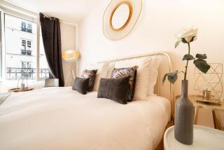 The Charming Rue Cler - París - 6