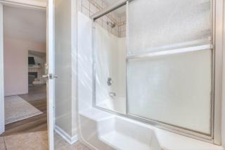Near the Hospital and Dining - Sunrise Knoll Stay - Columbus - 2