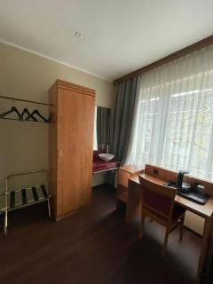 Sun Hotel - - 1