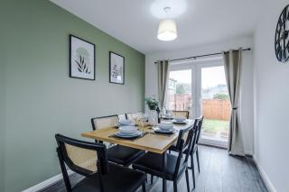 NEW! 3-Bed House in Greater Manchester by 53 Degrees Property, Ideal for Business & Contractors, FREE Parking! - Mossley - 4