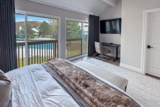 Racquet Club Retreat Near Trails, MARC Free Bus! - 0