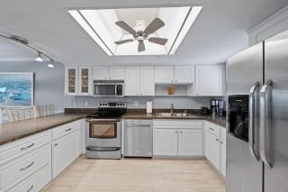 Large balcony with oceanfront views and complex pool! - New Smyrna Beach - 6