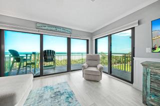 Large balcony with oceanfront views and complex pool! - New Smyrna Beach - 2