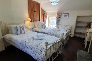 Tudor Cottage Hope Valley - 4