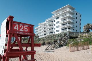 Large balcony with oceanfront views and complex pool! - New Smyrna Beach - 3