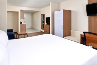 Holiday Inn Express Hotel & Suites Bonita Springs/Naples by IHG - 4