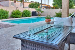 Pet friendly 3br 2ba Private optional heated Pool BBQ grill Golf Clubs close to park - 0