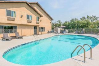 Super 8 by Wyndham Redding - Redding - 7