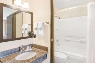 Super 8 by Wyndham Redding - Redding - 5