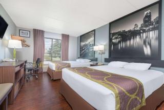 Super 8 by Wyndham Bloomington/Airport - Bloomington - 4