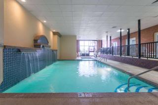 Ramada by Wyndham Topeka Downtown Hotel & Convention Center - Topeka - 7