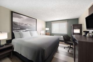 Super 8 by Wyndham Conrad - 2