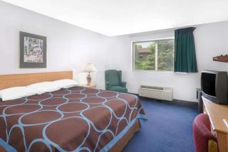 Super 8 by Wyndham Kingston - 2
