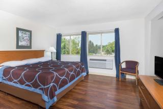 Super 8 by Wyndham Kingston - 4