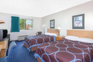 Super 8 by Wyndham Kingston - 1