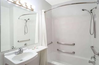 Super 8 by Wyndham Price - 1