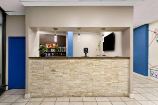 Travelodge by Wyndham Aberdeen - Aberdeen - 2