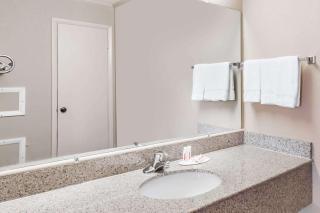 Travelodge by Wyndham Ridgeway Martinsville Area - Martinsville - 4