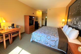 Super 8 by Wyndham Topeka at Forbes Landing - Topeka - 4