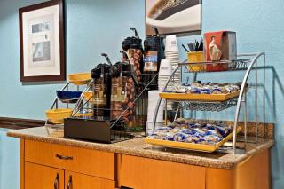 Days Inn & Suites by Wyndham Warren - Warren - 1
