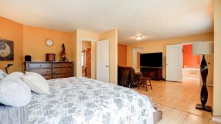 Private Rooms Garden Resort - Cloverdale - 3