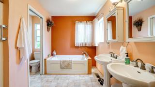 Private Rooms Garden Resort - Cloverdale - 4