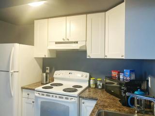 Family Comfort Stay - 2 Bedroom Apartment - Barrie - 5