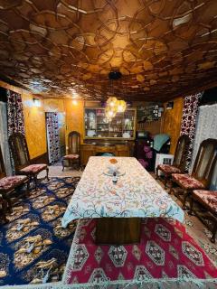 Houseboat Young Snow View Front Line Dal Lake - Srinagar - 8