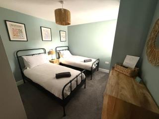 X-Large two bedroom & two bathroom apartment with free evening parking - Southampton - 1