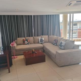 Spacious Seaview 1 Bedroom Apt - 2