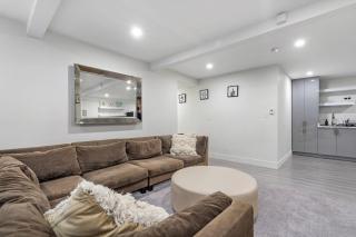 Cozy Basement Apartment with Skylights - Vancouver - 1