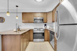 Cozy 3BR Home with Parking Near Kitchener Attractions - Kitchener - 5