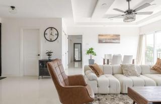 Luxe City Oasis 2BR with Rooftop Pool and Gym - Kingston - 7