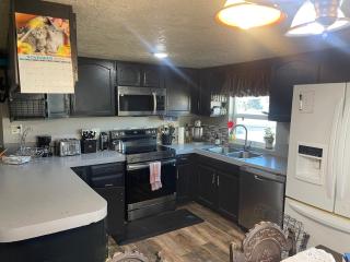 Cute 3 bedroom home in town - Salmon - 9