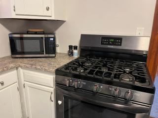 Charming 3BR in centrally located neighborhood - Grafton - 3